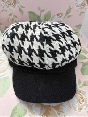 Envision Studio Black/White Knit Hat
